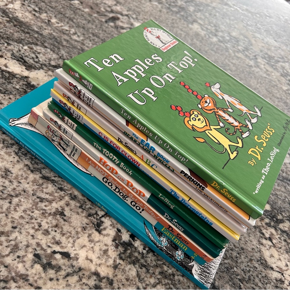 11 Dr. Seuss Books Lot